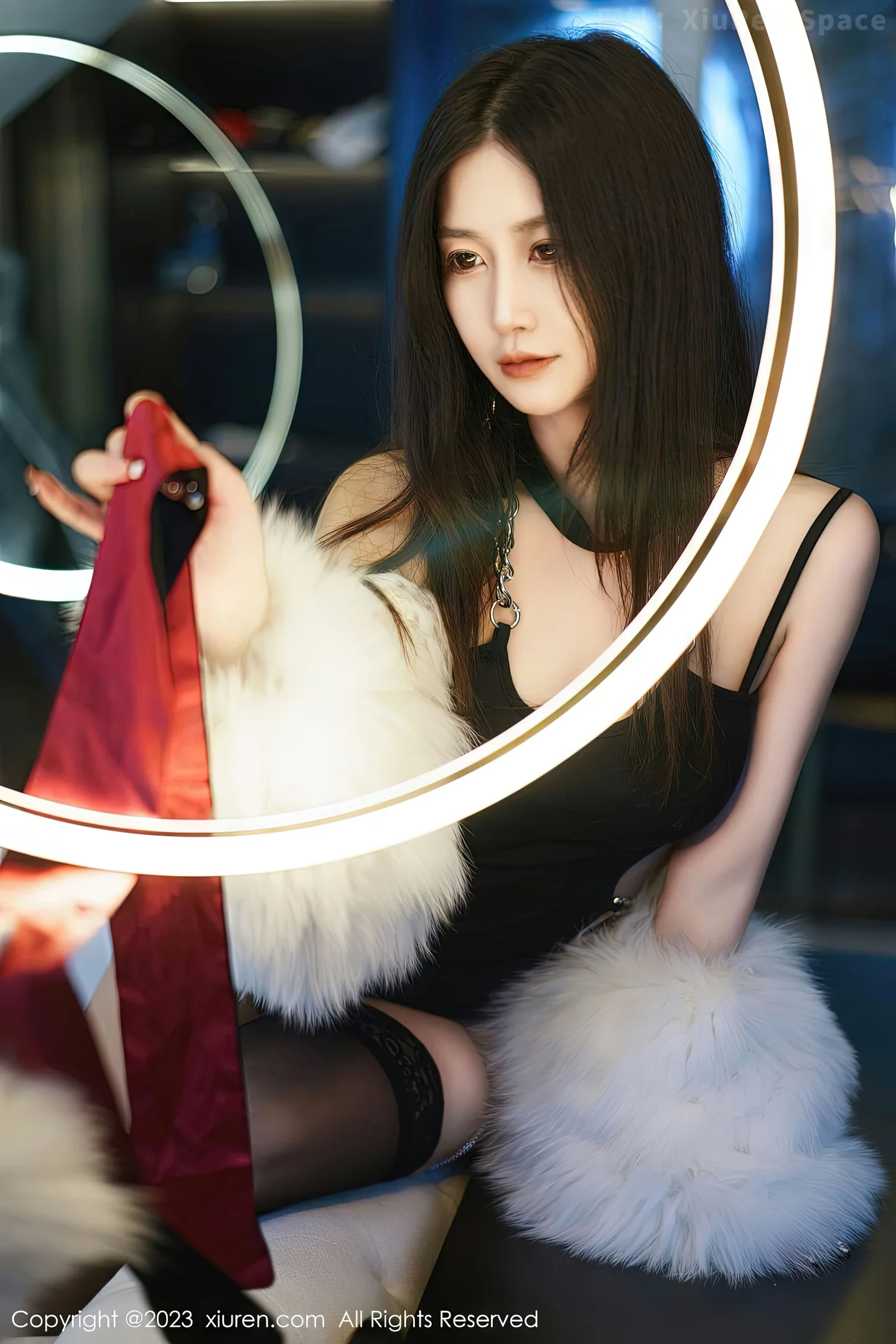 图片[2]-[XiuRen秀人网]2023.01.18 VOL.6152 米娜Mnal 黑色吊带连衣裙加黑丝美腿性感私房写真集-秀人网官方网站